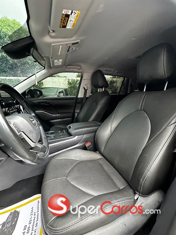 2022 Toyota Highlander LE — foto 6 / 12
