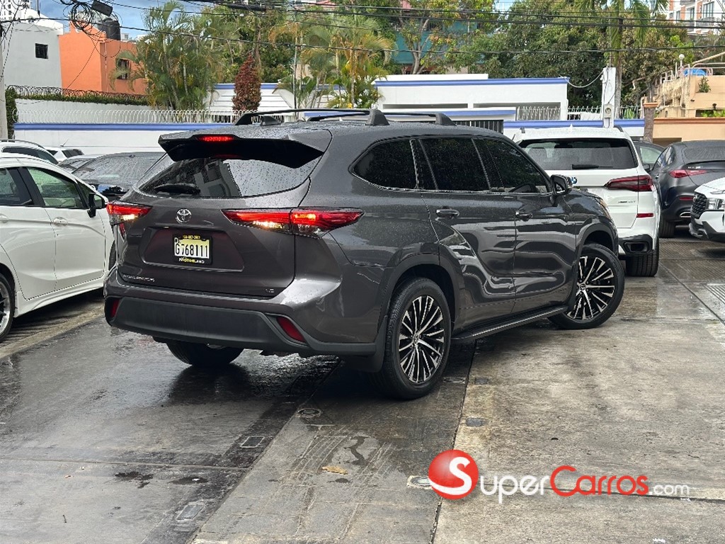 2022 Toyota Highlander LE — foto 9 / 12