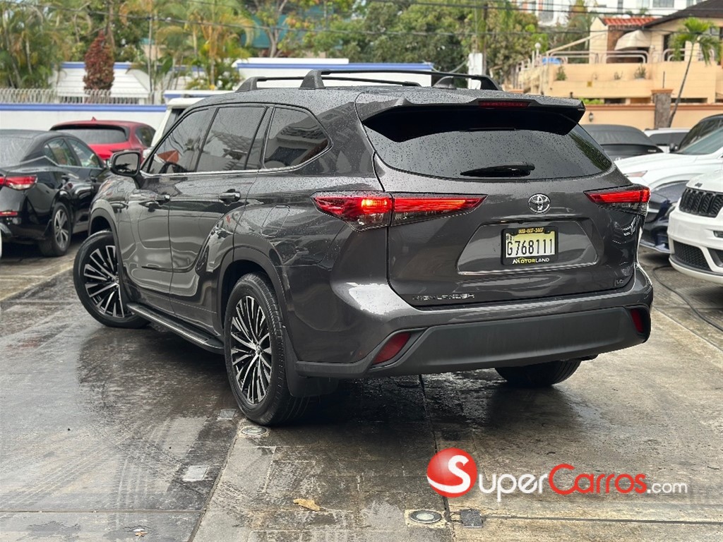 2022 Toyota Highlander LE — foto 10 / 12