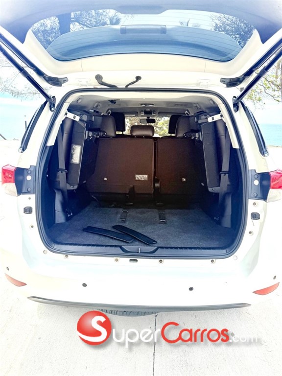 2018 Toyota Fortuner SRV — foto 6 / 12