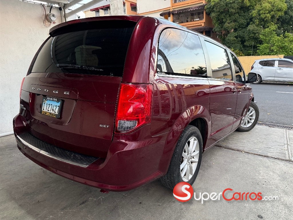 2019 Dodge Caravan SXT — foto 6 / 7