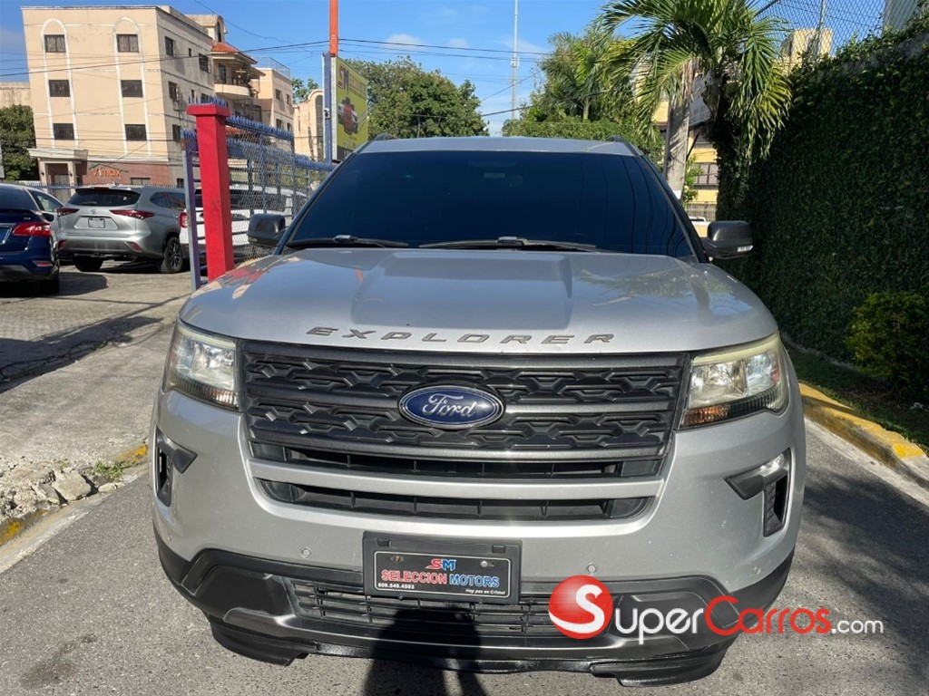 2018 Ford Explorer XLT — foto 2 / 10