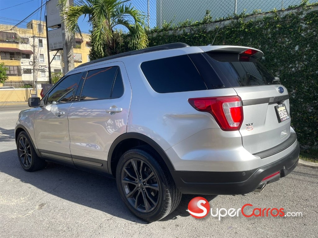 2018 Ford Explorer XLT — foto 4 / 10