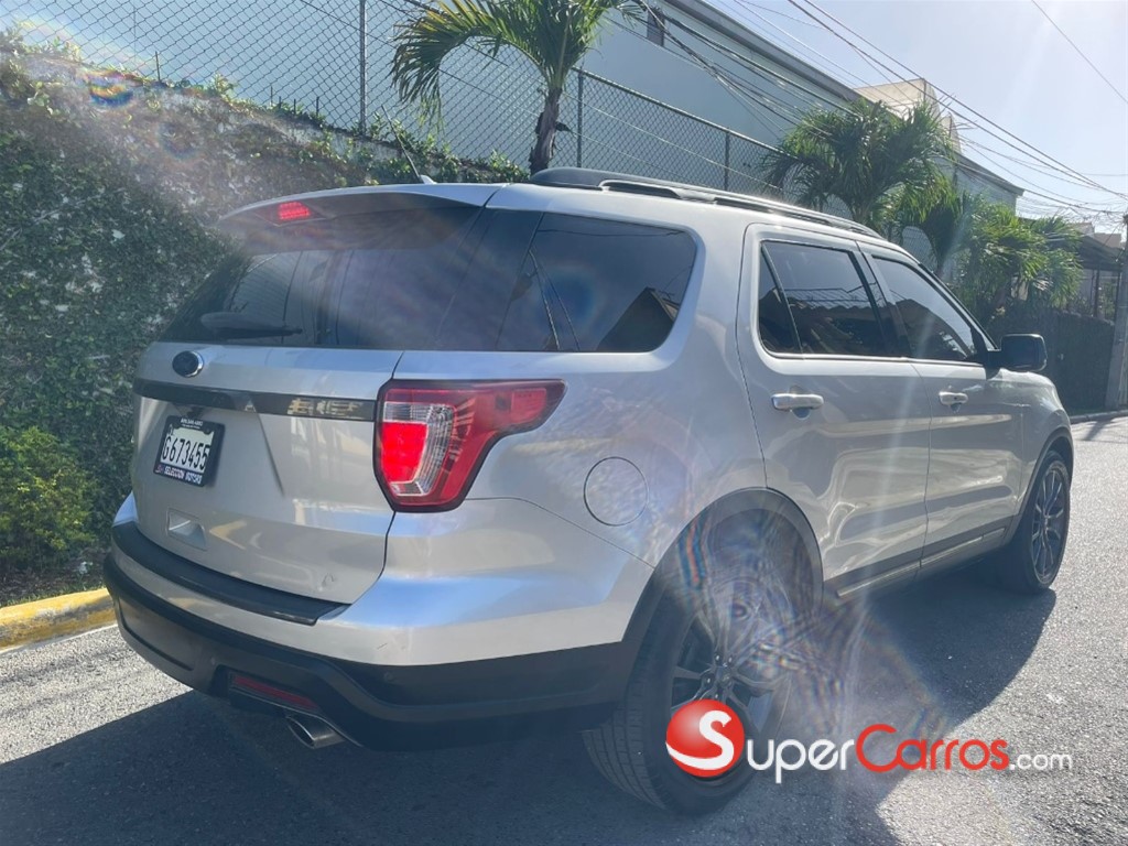 2018 Ford Explorer XLT — foto 5 / 10
