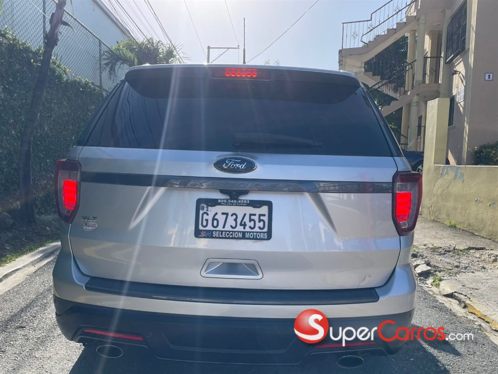 2018 Ford Explorer XLT — foto 6 / 10
