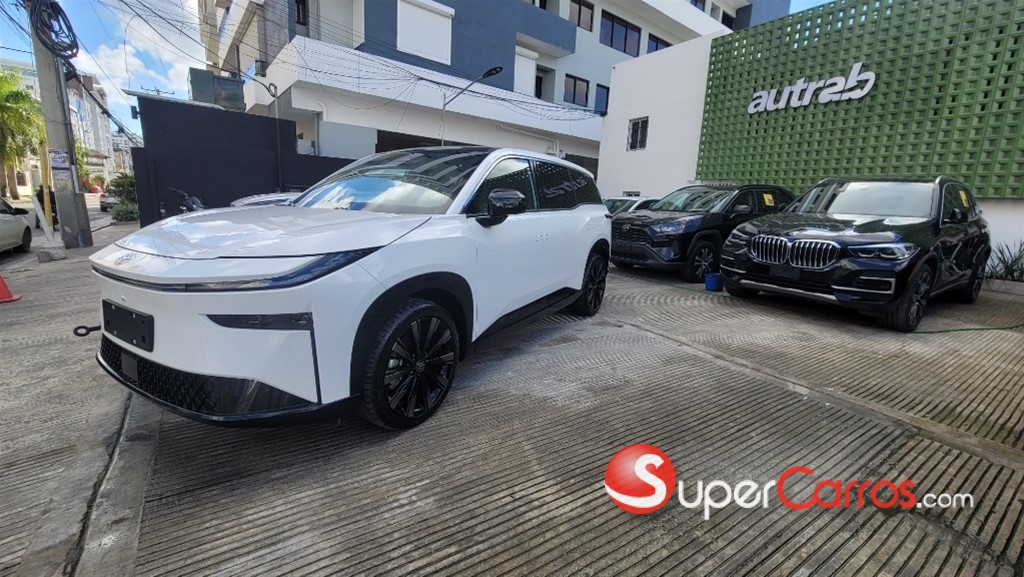 2025 Toyota BZ3X — foto 2 / 12