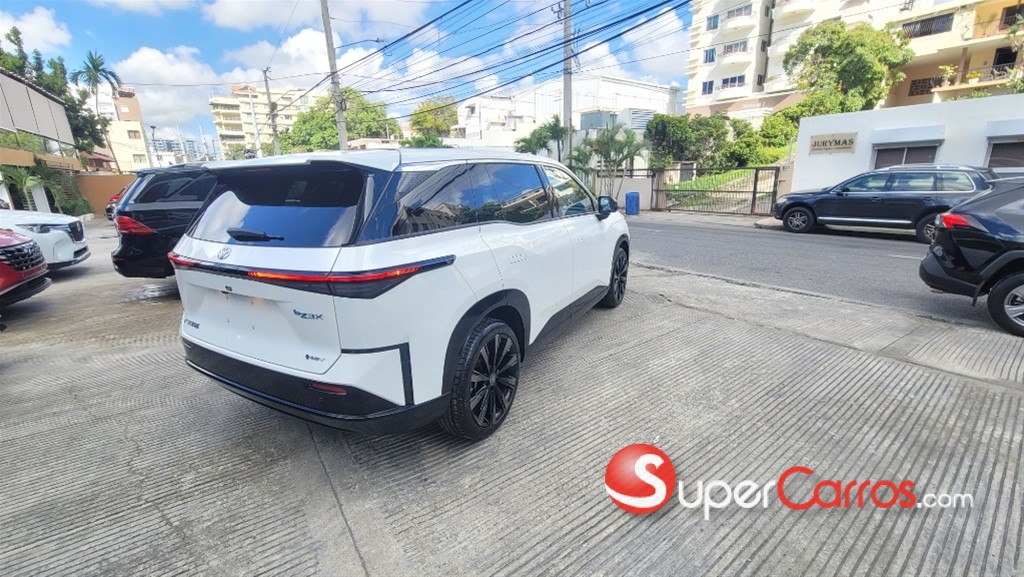 2025 Toyota BZ3X — foto 3 / 12