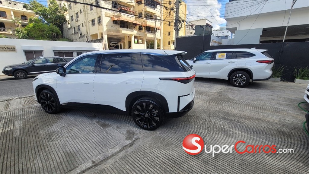 2025 Toyota BZ3X — foto 12 / 12