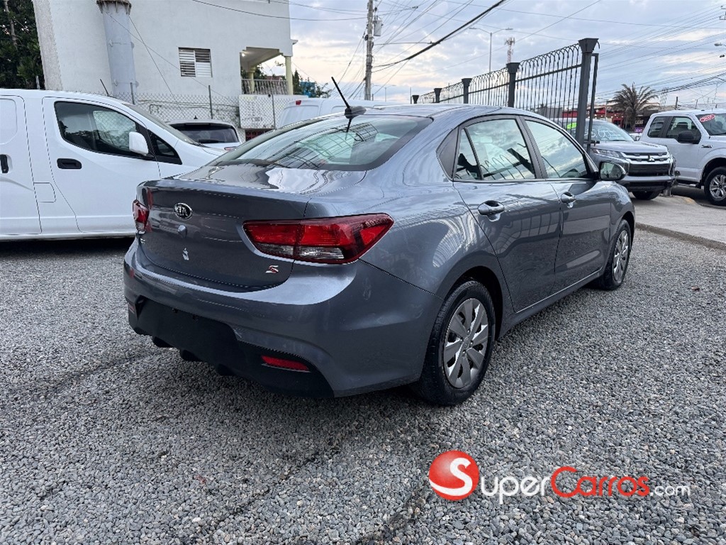 2020 Kia Rio — foto 4 / 10