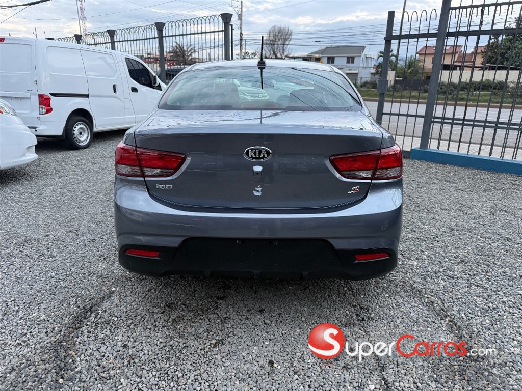 2020 Kia Rio — foto 5 / 10