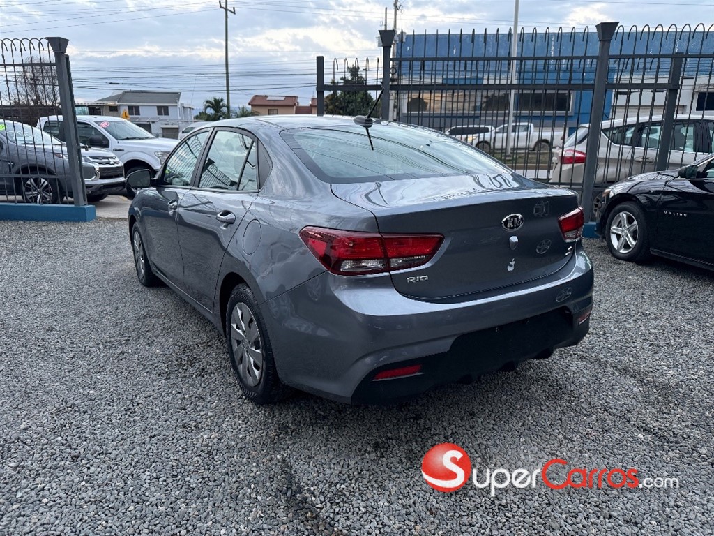 2020 Kia Rio — foto 6 / 10