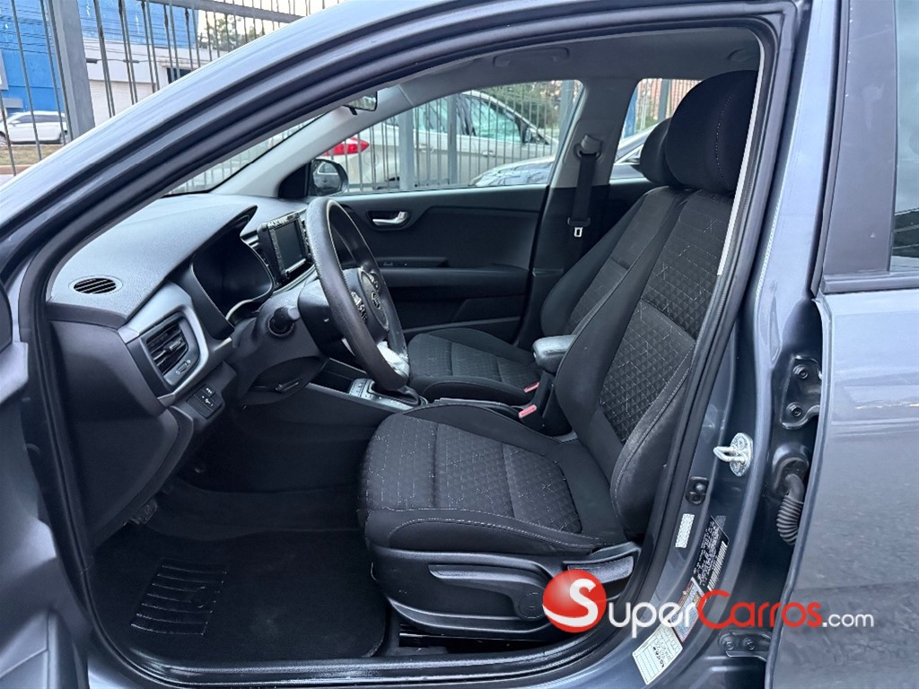 2020 Kia Rio — foto 7 / 10
