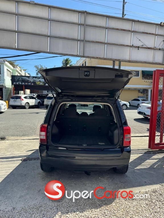 2017 Jeep Patriot Latitude — foto 6 / 10