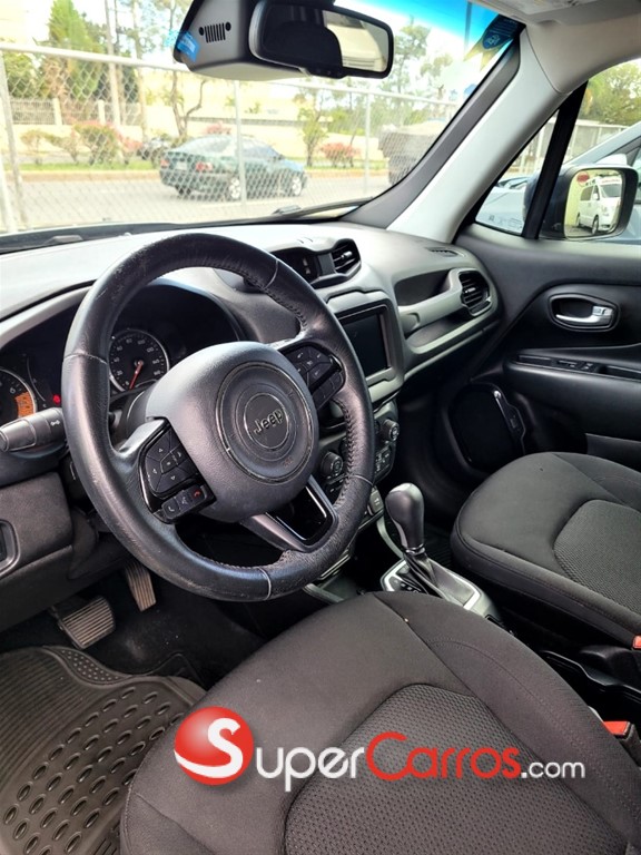 2020 Jeep Renegade Latitude — foto 8 / 12