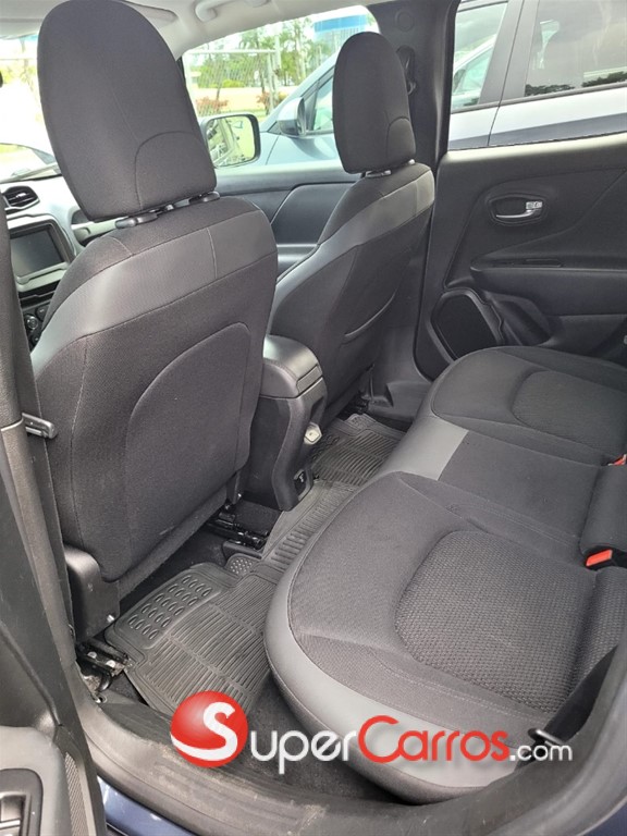 2020 Jeep Renegade Latitude — foto 10 / 12