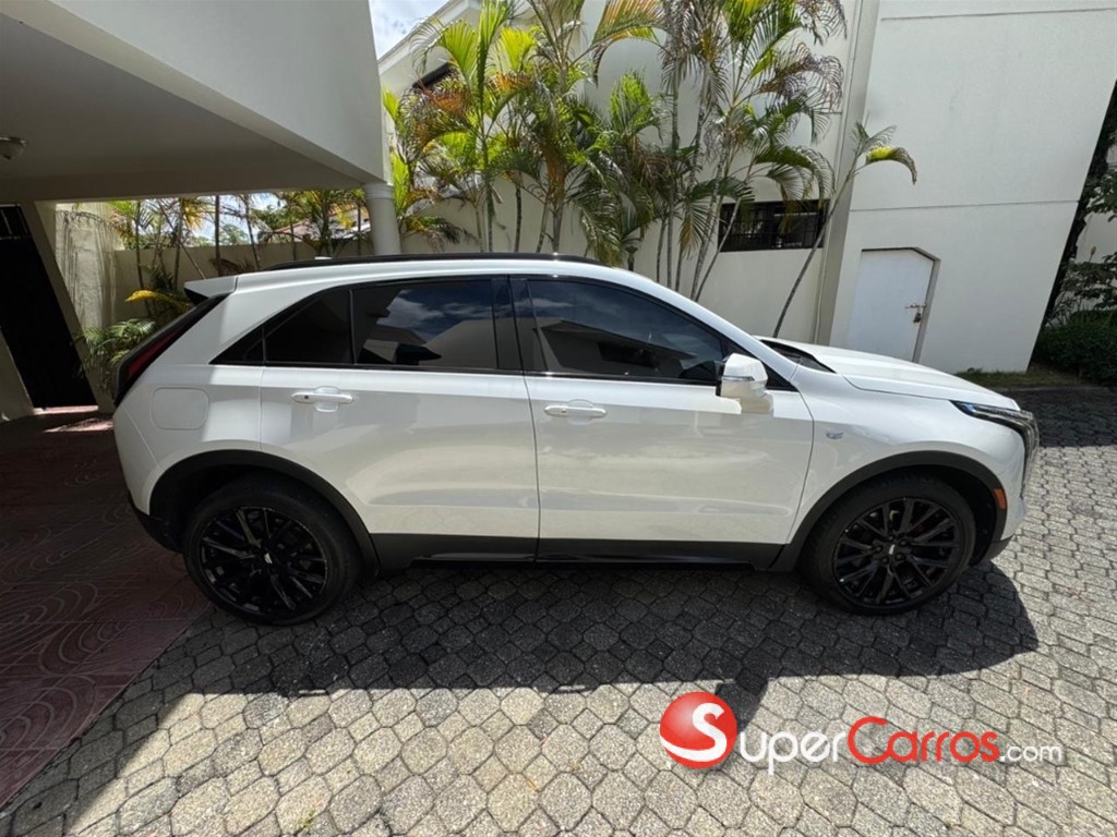 2021 Cadillac XT4 — foto 2 / 12