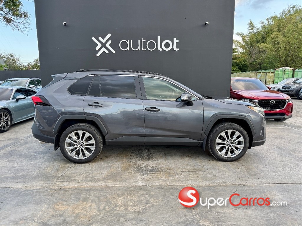 2024 Toyota RAV4 XLE — foto 2 / 9