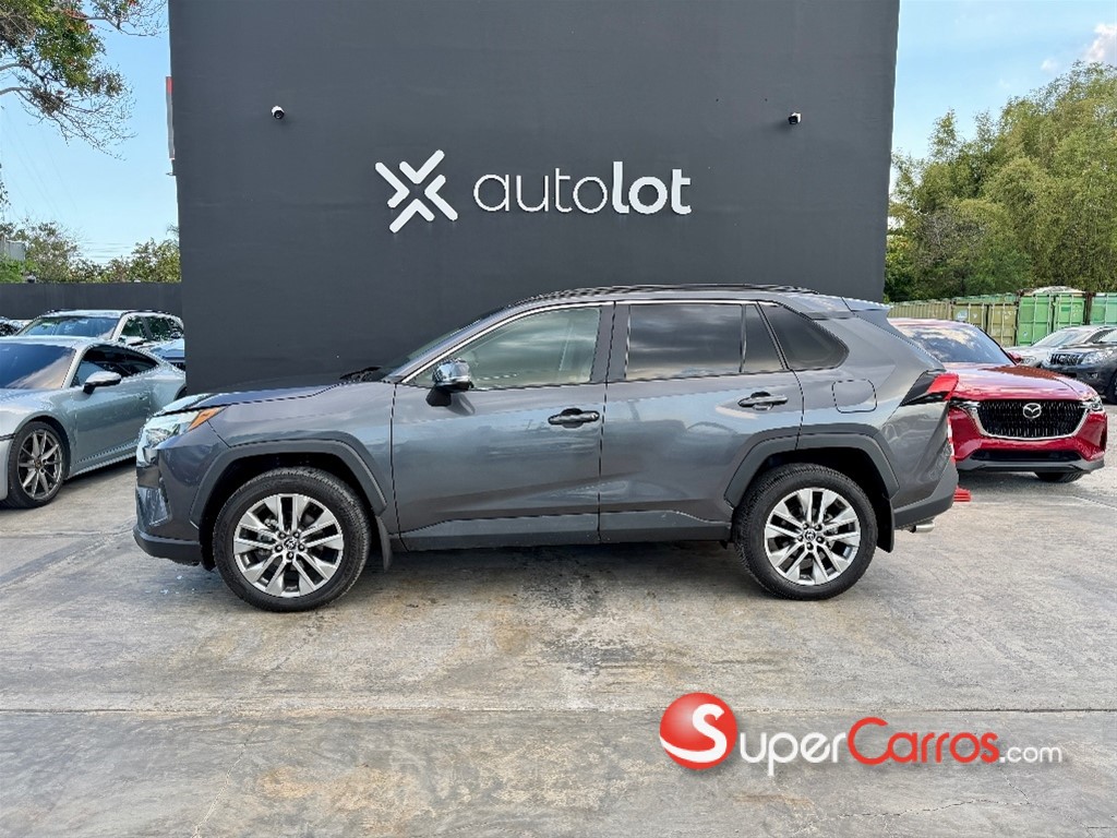 2024 Toyota RAV4 XLE — foto 3 / 9