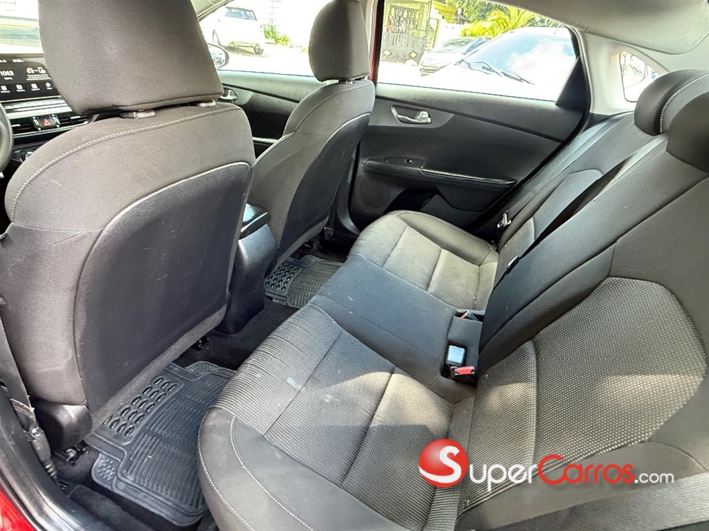 2020 Kia Forte LXS — foto 9 / 12