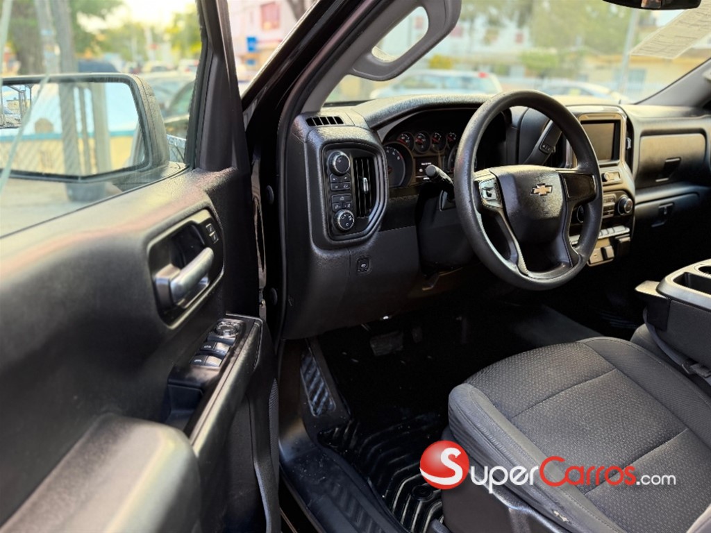 2020 Chevrolet Silverado Custom — foto 8 / 11