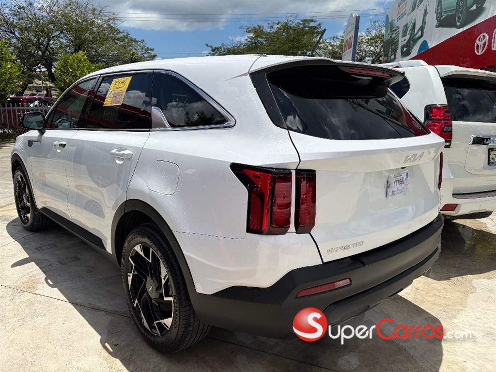 2023 Kia Sorento LX — foto 3 / 9
