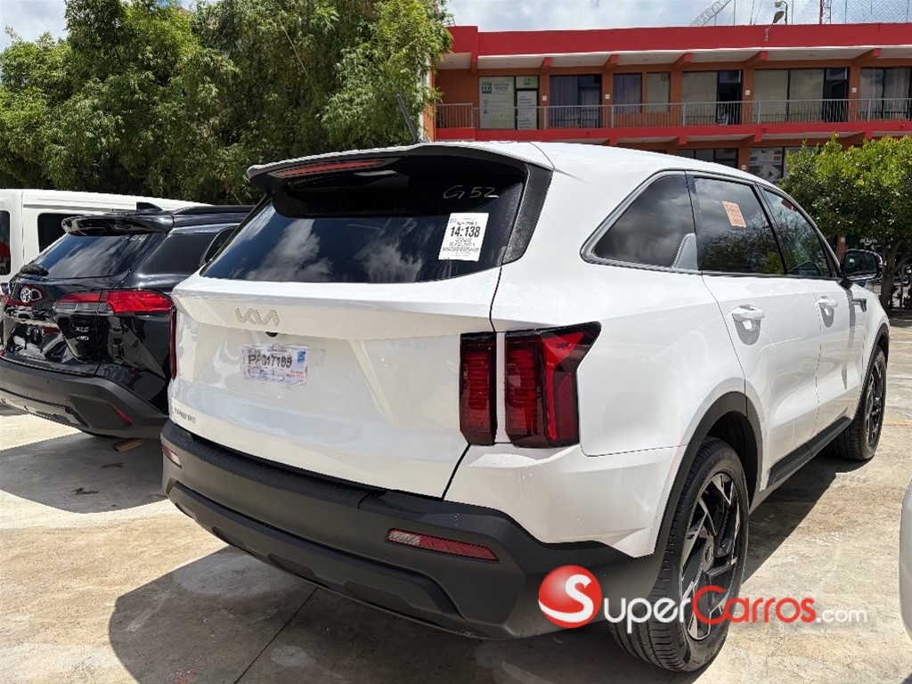 2023 Kia Sorento LX — foto 7 / 9