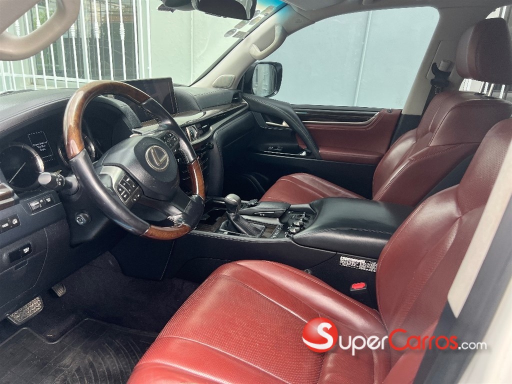 2016 Lexus LX 570 — foto 7 / 9
