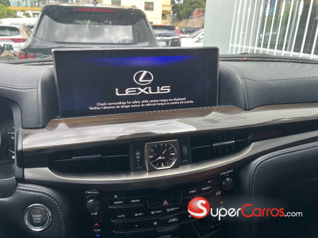 2016 Lexus LX 570 — foto 8 / 9