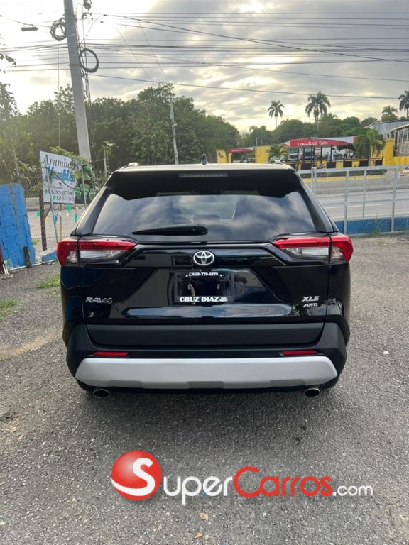 2020 Toyota RAV4 XLE Premium — foto 4 / 10