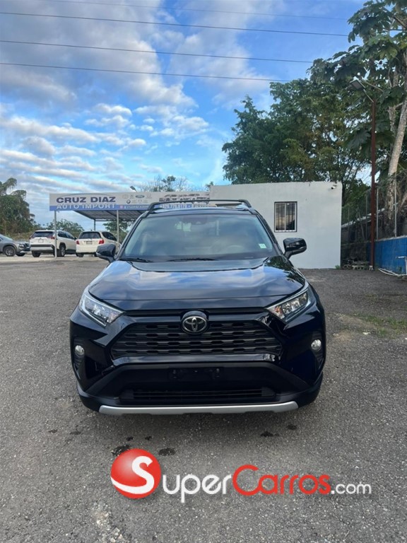 2020 Toyota RAV4 XLE Premium — foto 5 / 10
