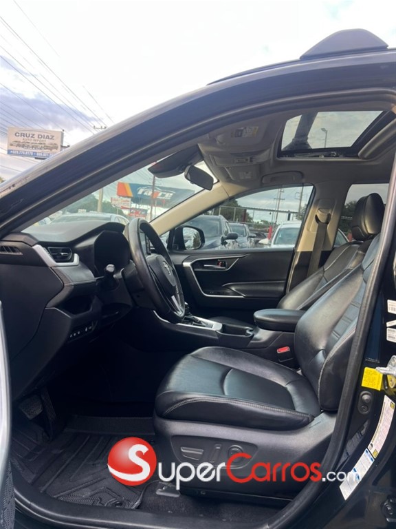 2020 Toyota RAV4 XLE Premium — foto 8 / 10