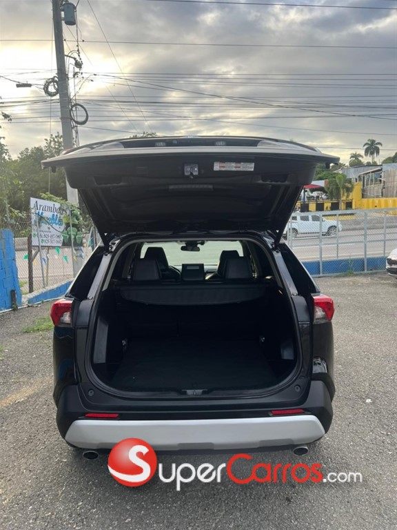 2020 Toyota RAV4 XLE Premium — foto 9 / 10