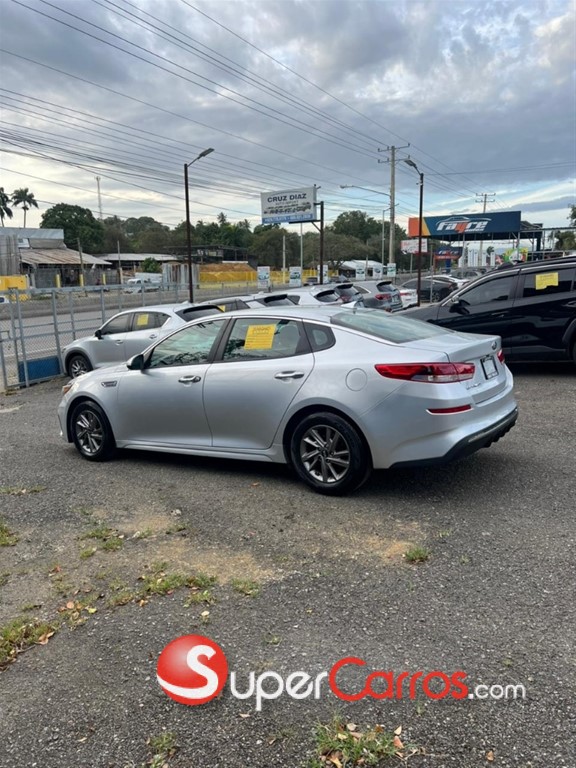 2020 Kia Optima LX — foto 6 / 9