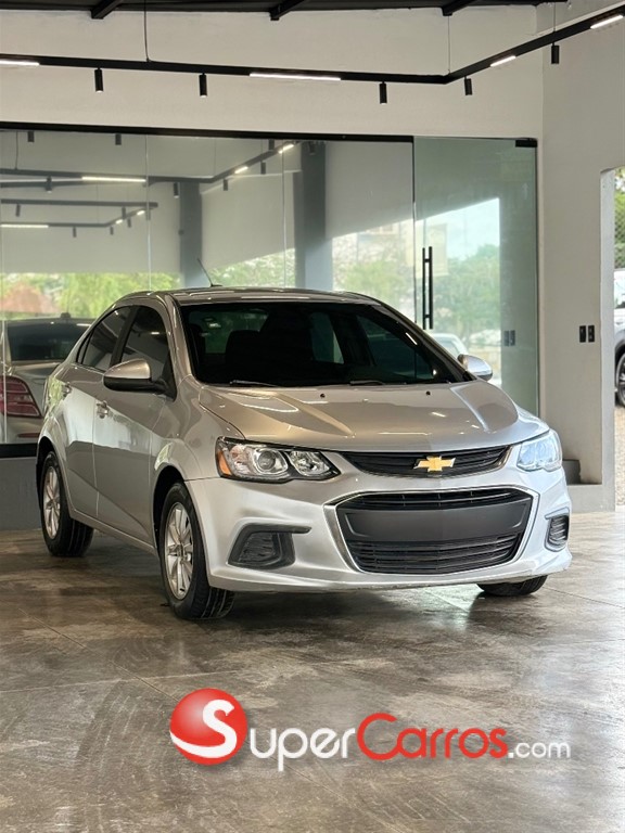 2017 Chevrolet Sonic LT — foto 2 / 11