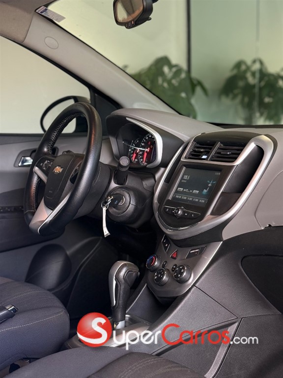 2017 Chevrolet Sonic LT — foto 9 / 11