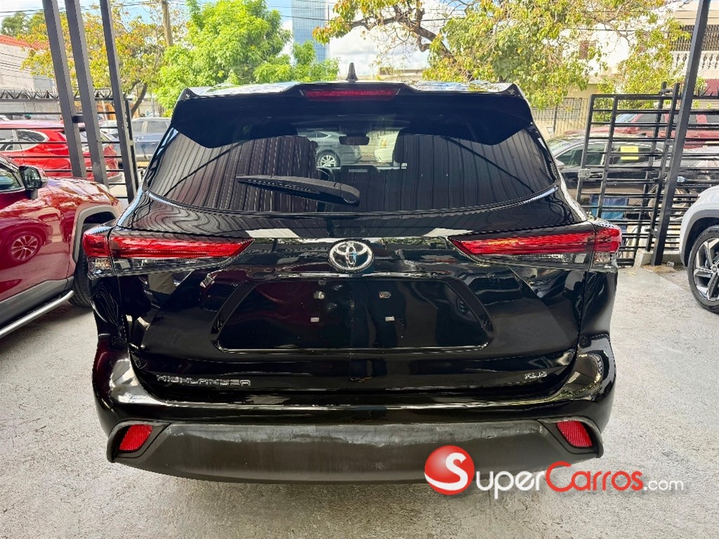 2021 Toyota Highlander XLE — foto 2 / 12