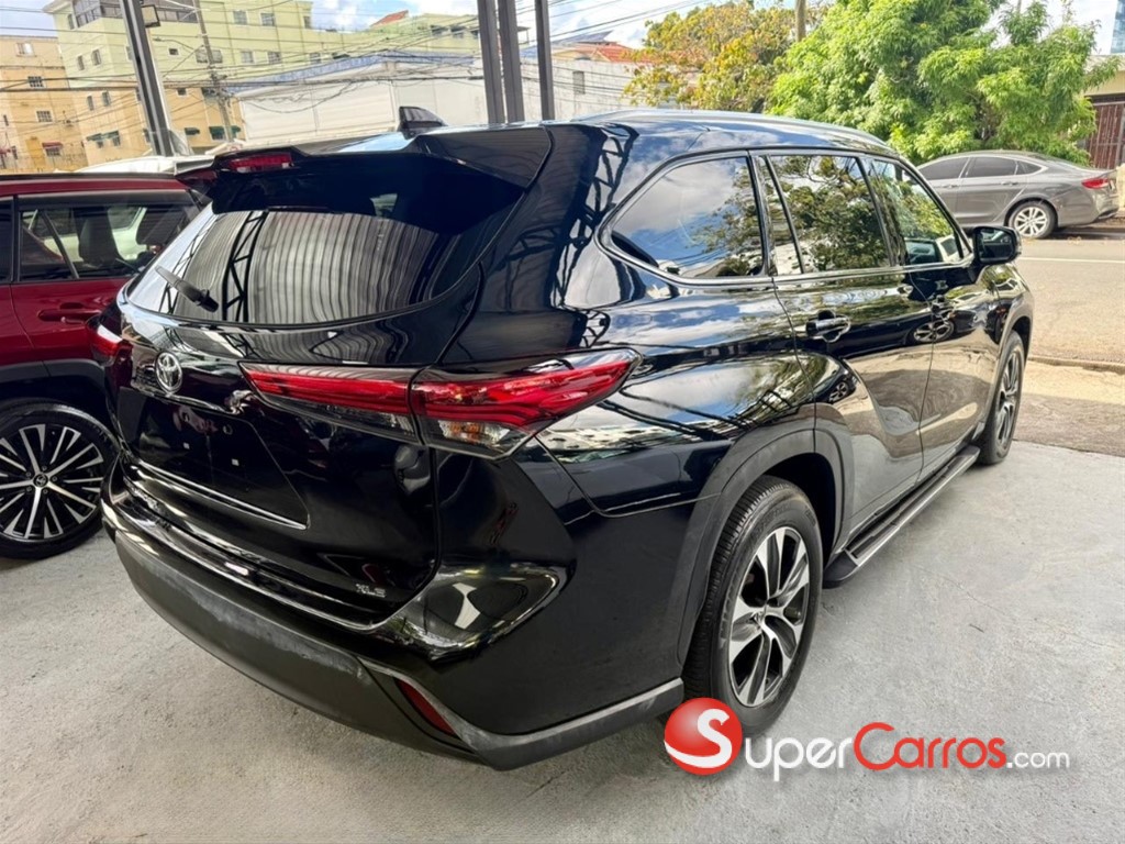 2021 Toyota Highlander XLE — foto 3 / 12