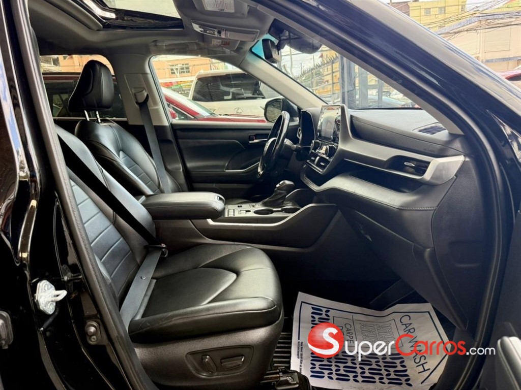 2021 Toyota Highlander XLE — foto 6 / 12