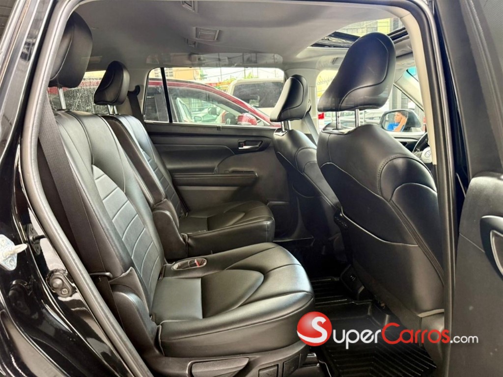 2021 Toyota Highlander XLE — foto 7 / 12