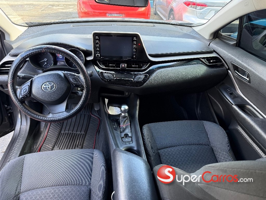2020 Toyota C-HR LE — foto 6 / 11