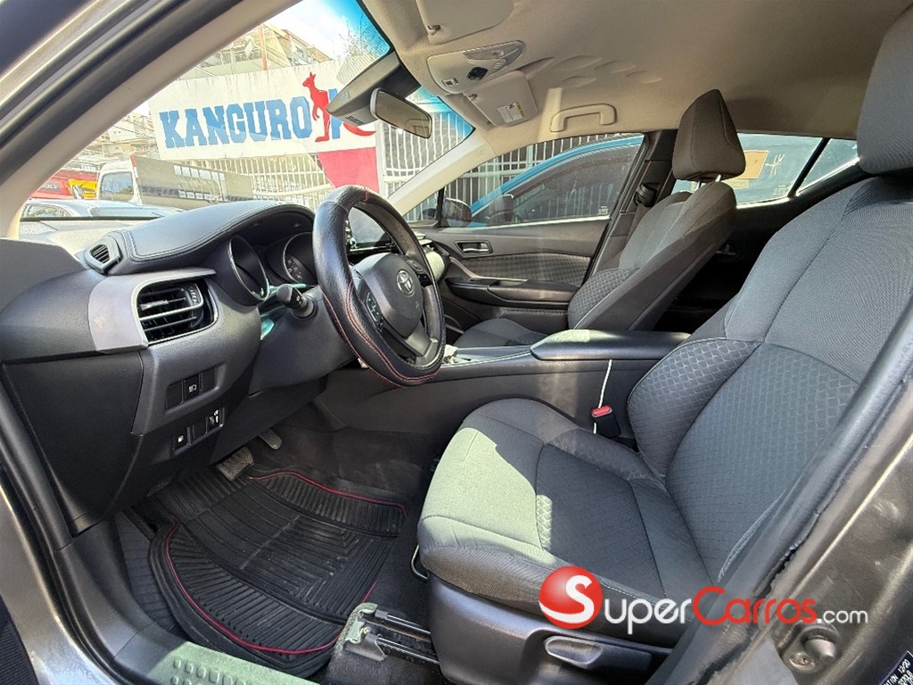 2020 Toyota C-HR LE — foto 10 / 11