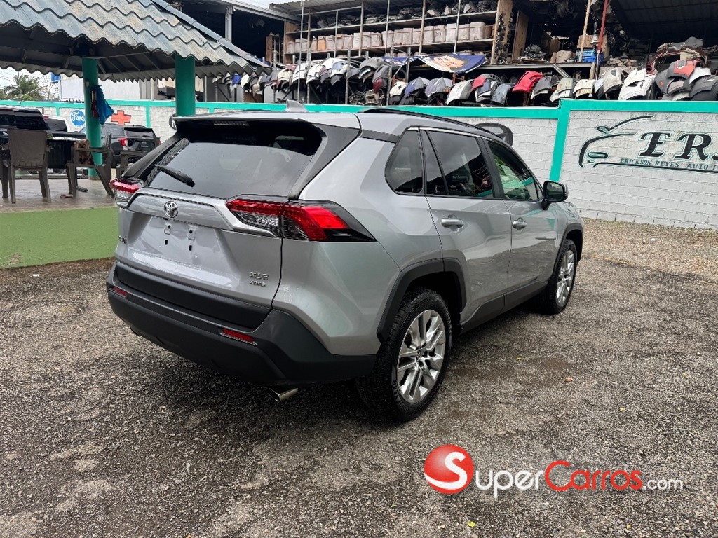 2020 Toyota RAV4 XLE Premium — foto 5 / 12