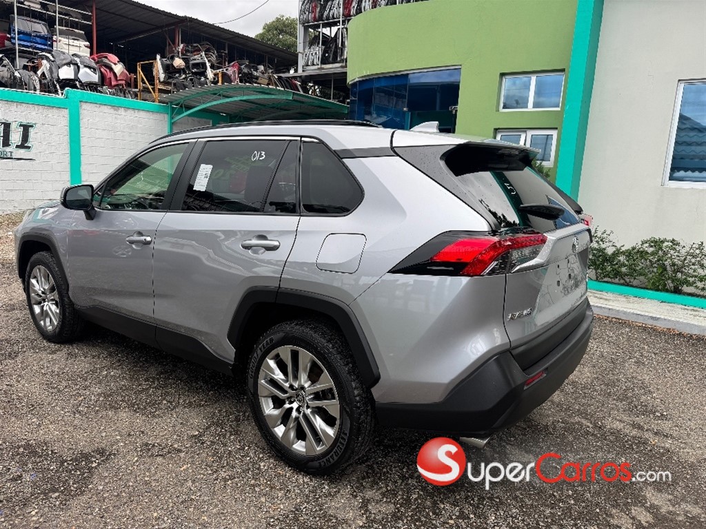 2020 Toyota RAV4 XLE Premium — foto 7 / 12