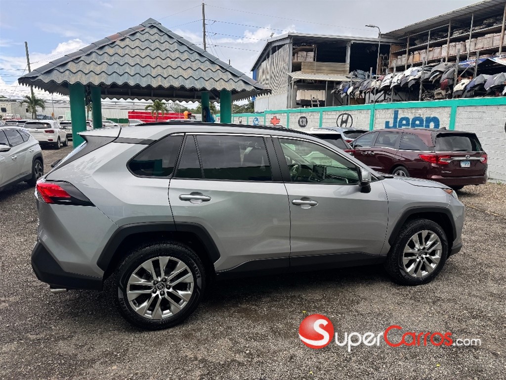 2020 Toyota RAV4 XLE Premium — foto 8 / 12