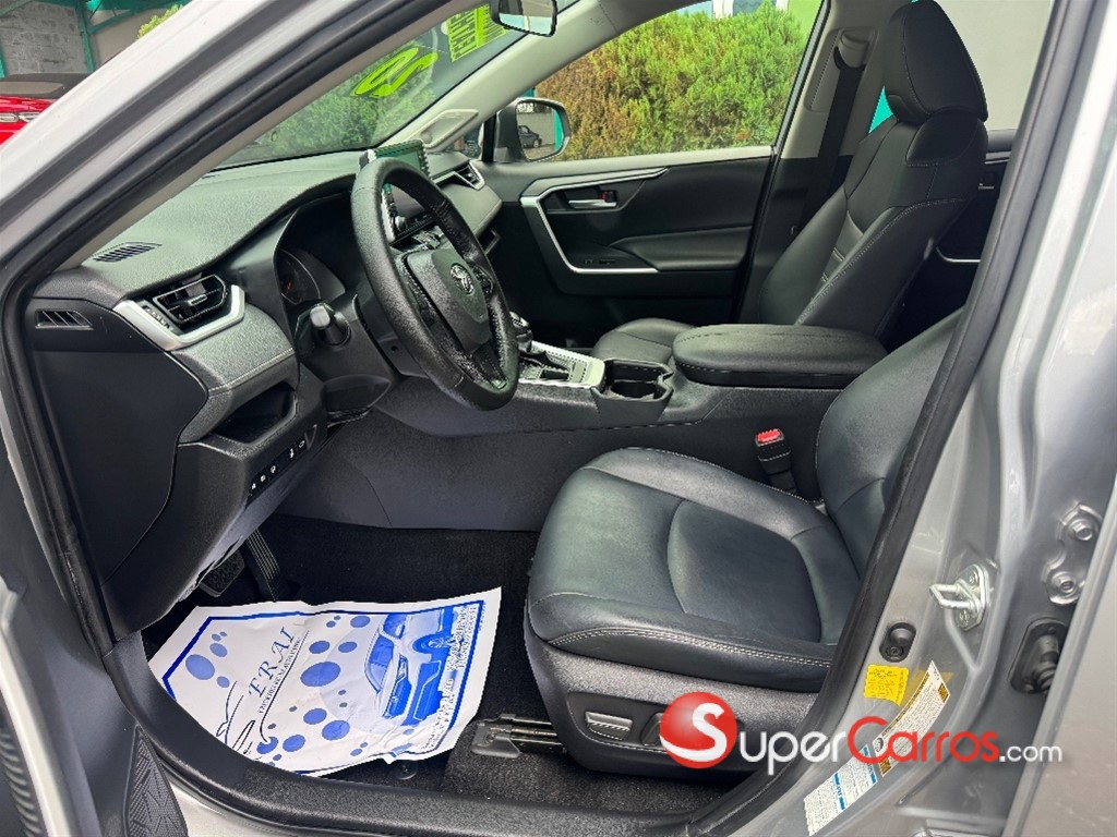 2020 Toyota RAV4 XLE Premium — foto 9 / 12