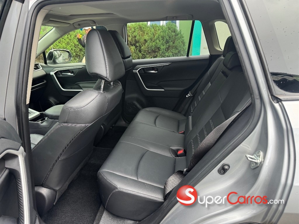 2020 Toyota RAV4 XLE Premium — foto 10 / 12