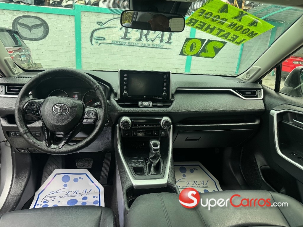 2020 Toyota RAV4 XLE Premium — foto 11 / 12
