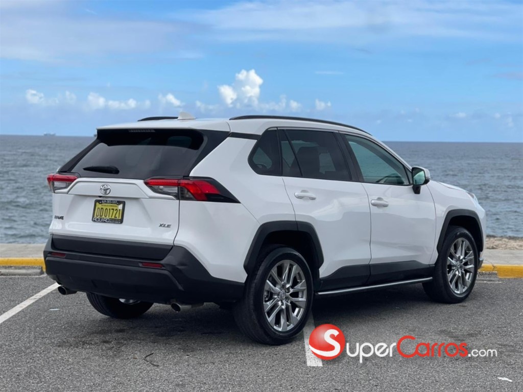 2020 Toyota RAV4 XLE — foto 2 / 7