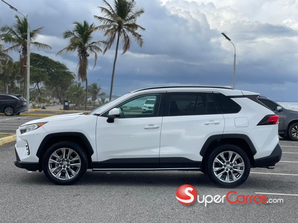2020 Toyota RAV4 XLE — foto 3 / 7