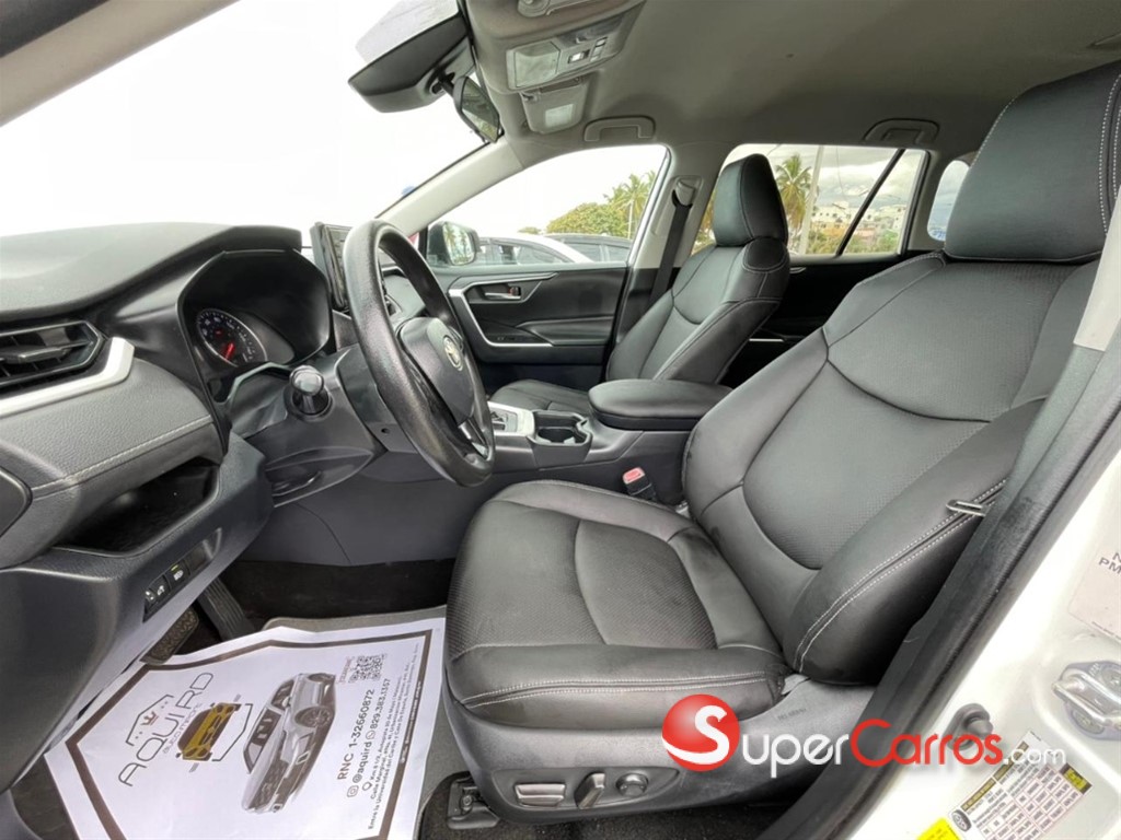 2020 Toyota RAV4 XLE — foto 5 / 7
